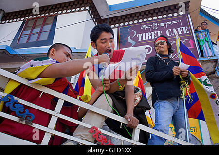 Geben Sie Demonstranten für ein freies Tibet, im Tempel Rd, McLeod Ganj, Dharamsala Himachal Pradesh, Indien, Asien Stockfoto