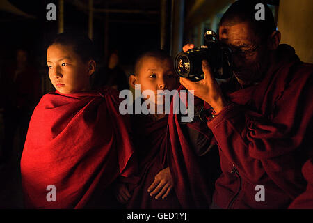 Mönche in Namgyal Kloster in Tsuglagkhang complex. McLeod Ganj, Dharamsala Himachal Pradesh Zustand, Indien, Asien Stockfoto
