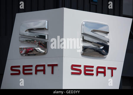 SEAT Auto-Garage-Zeichen-Logo. Stockfoto