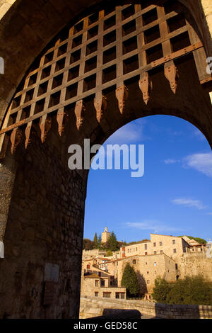 Besalú aus mittelalterlichen Brücke, La Garrotxa, Girona, Spanien Stockfoto