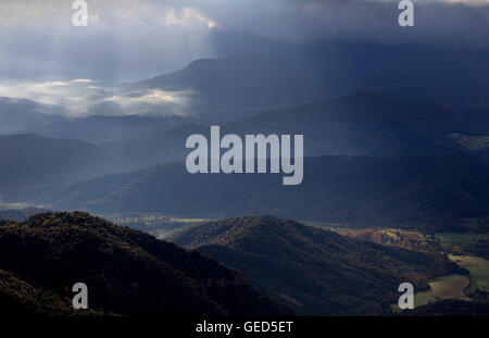 Im Ballon über Naturpark Garrotxa, Provinz Girona. Katalonien. Spanien Stockfoto