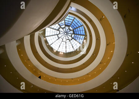 Innenraum des Guggenheim Museums, New York Stockfoto