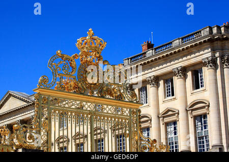 Das Tor der Ehre im Palast von Versailles, Frankreich, Europa Stockfoto