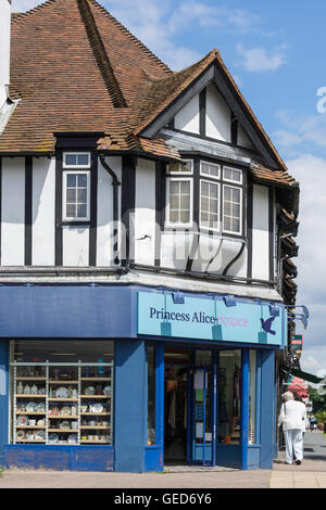 Prinzessin Alice Hospice Charity-Shop, Banstead High Street, Banstead, Surrey, England, Vereinigtes Königreich Stockfoto