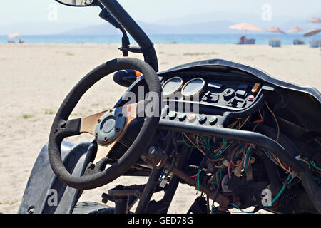 Dune Buggy verlassen an einem Strand Stockfoto