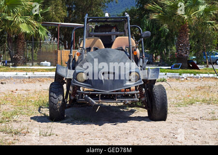 Dune Buggy verlassen an einem Strand Stockfoto