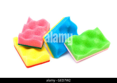 roten, gelben, grünen und blauen Schwamm auf weißem Hintergrund Stockfoto