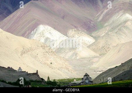 Licht und Schatten auf Bergrücken, Rumback, Ladakh, Jammu und Kaschmir, Indien Stockfoto