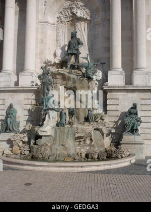 Matthias Brunnen abbildenden junge König Matthias Corbinus in Jagd Tracht Stockfoto