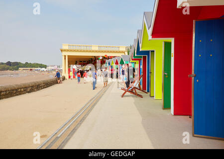 Whitmore Bay, Pavillion und Strand Hütten, bei Barry Island, South Wales, UK Stockfoto