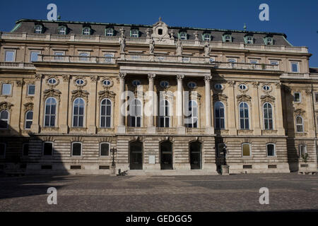 Südflügel der Ungarischen Nationalgalerie im Königspalast Stockfoto