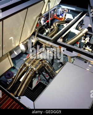 AJAX-NEWS-FOTOS. 1991. GOSPORT, ENGLAND. -YACHT - VICTORIA STRATHEARNE - MOTOR MASCHINENRAUM UNTER BODEN.  FOTO: JONATHAN EASTLAND/AJAX-REF: (YA) 010125 Stockfoto