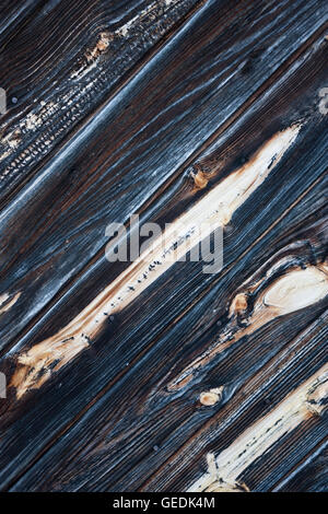 Dunkle hölzerne Scheunentor Textur Stockfoto