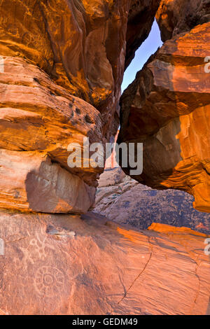 Geographie/Reisen, USA, Nevada, Overton, Petroglyphen von Atlatl Rock, Valley of Fire State Park, Nevada, No-Exclusive - Verwenden Sie Stockfoto