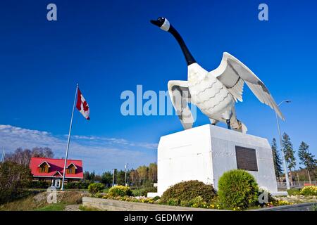 Geographie / Reisen, Kanada, Ontario, Wawa, Statue der kanadische Gans im Informationszentrum in der Stadt von Wawa, Ontario, Stockfoto