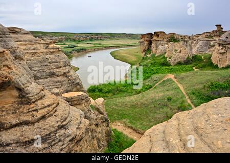 Geographie / Reisen, Kanada, Alberta, ein Floß auf Milk River gesehen von den Hoodoos entlang der Hoodoos Interpretive Trail schriftlich auf Stein Provincial Park, südlichen Al Stockfoto