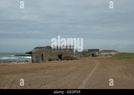 Auch heute noch diese Bunker von Hitler Atlantische Wand WW2 sichtbar in die Küstenlandschaft. Hier in Thyborøn, Dänemark. Stockfoto