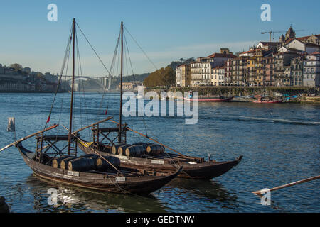 Porto Offley und Panascal, zwei hölzerne Rabelo Boote auf dem Fluss Douro, Porto, Portugal. Stockfoto