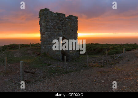 Sonnenuntergang bei großen Wheal Charlotte Mine in North Cornwall Stockfoto