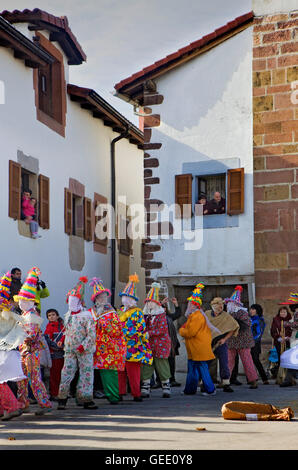 Txatxos Zortziko Tanz. In Frontón´. Lantz Karneval. Navarra. Spanien Stockfoto