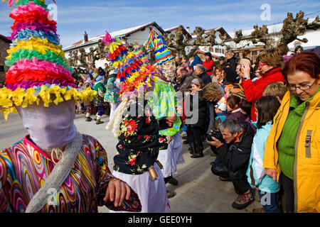 Txatxos Zortziko Tanz. In Frontón´. Lantz Karneval. Navarra. Spanien Stockfoto