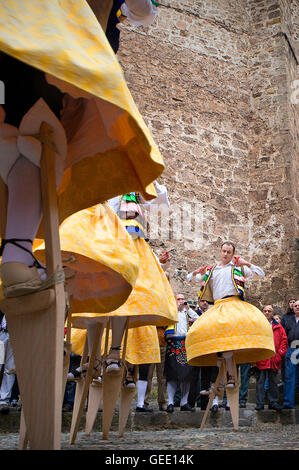 "Danza de Los Zancos" Volkstanz, Anguiano, La Rioja, Spanien Stockfoto