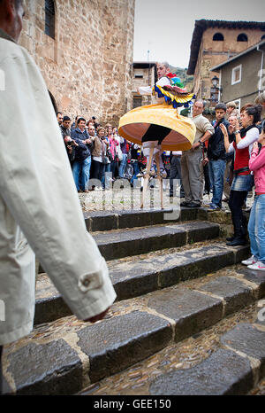 "Danza de Los Zancos" Volkstanz, Anguiano, La Rioja, Spanien Stockfoto