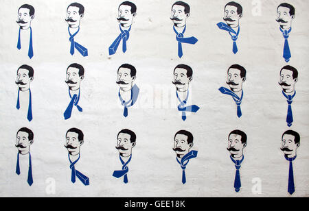 Das verspielte Schnurrbart-Wandgemälde in Reykjavik, Island, erhellt die Straßen der Stadt mit kühner Street Art und skurriler urbaner Kreativität. Stockfoto