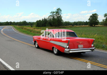 Chevrolet Bel Air auf der Straße Stockfoto