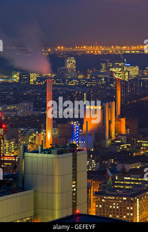 Geographie/Reisen, Deutschland, Hessen, Frankfurt am Main, Power Station beleuchtet mit roten Leuchten in der Dämmerung in der Stadt Frankfurt am Main, No-Exclusive - Verwenden Sie Stockfoto