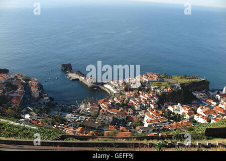 Câmara de Lobos, ein hübsches Fischerdorf an der Südküste von Madeira.  Lobos "Wölfe" bedeutet, sondern bezieht sich auf Mönchsrobben. Stockfoto