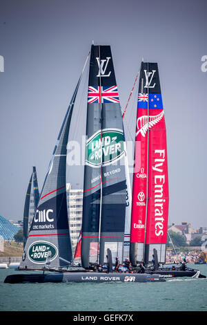 PORTSMOUTH, UK: 22. Juli 2016 teams der Louis Vuitton America Cup World Series am 1. Tag des Rennsports in Portsmouth. Stockfoto