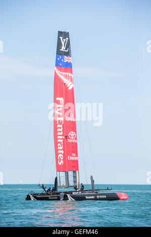 PORTSMOUTH, UK: 22. Juli 2016 Emirates Team New Zealand am 1. Tag der Louis Vuitton America Cup World Series. Stockfoto