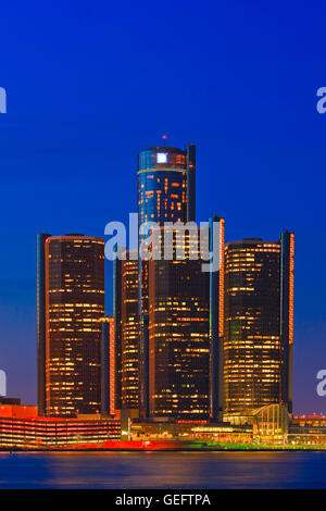 Geographie, Reisen, Kanada, Michigan, Detroit, GM-Gebäude, Skyline von Detroit, Michigan, gesehen von der Stadt Windsor, Ontario, Kanada Stockfoto