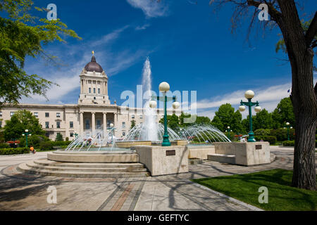 Geographie, Reisen, Kanada, Manitoba, Winnipeg, Legislative Building und Brunnen in Manitoba Plaza in Stadt Winnipeg, Manitoba, Stockfoto