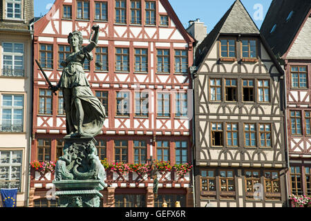 Justitia am Römer, Frankfurt am Main Stockfoto