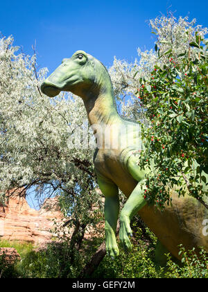 Ein Modell Nachbildung eines Edmontosaurus, eine Gattung der Lagena (Ente-berechnet) Dinosaurier. Zoo von Calgary, Calgary, Alberta, Kanada. Stockfoto