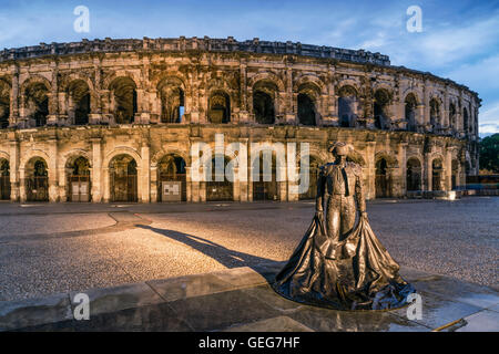 Skulptur des Nimeno II, das römische Amphitheater, die Arena, Stierkämpfer, Nimes, Departement Gard, Languedoc-Roussilon, Frankreich Stockfoto
