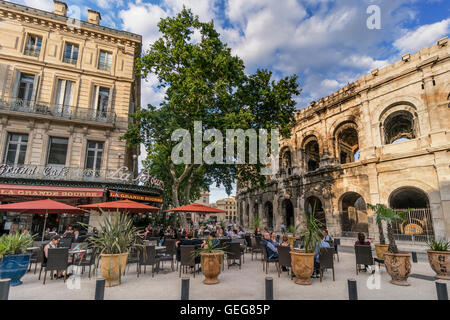 Grand Cafe, römische Amphitheater. Nimes, Departement Gard, Languedoc-Roussilon, Frankreich Stockfoto