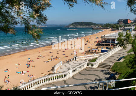 Sardinero Strand Surfer Santander Kantabrien Spanien Stockfoto