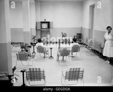 Patienten, die vor dem Fernseher im Florida State Hospital im Chattahoochee Stockfoto