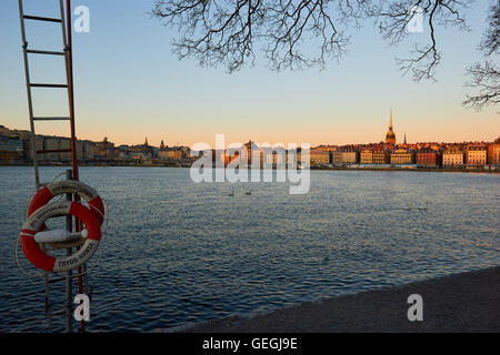 Die Altstadt Gamla Stan in der Morgendämmerung von Skeppsholmen Insel Stockholm Schweden Skandinavien Stockfoto