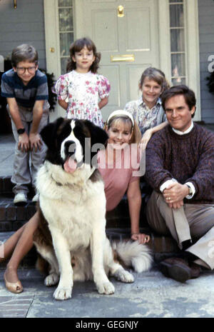 v.v.l: Bonnie Hunt, 'Beethoven', Charles Grodin; h.v.l: Christopher Castiel, Sarah Rose Karr, Nicholle Tom *** lokalen Caption *** 1992, Beethoven, Ein Hund Namens Beethoven Stockfoto