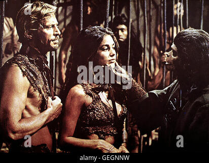 James Franciscus, Linda Harrison, Kim Hunter Als sterben Smoki Das Eindringen von Brent (James Franciscus) Und Nova (Linda Harrison) Bemerken, Werden Die Beiden Gefangengenommen Und treffen Auf Zira (Kim Hunter, R). Lokalen Caption *** 1969 unter dem Plan Stockfoto