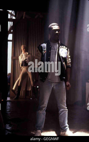 Brigitte Nielsen, Eddie Murphy kahl Spuert Foley (Eddie Murphy) sterben Gewaltaetige Anfuehrerin der Punks, Karla Fry (Brigitte Nielsen) Auf. Lokalen Caption *** Beverly Hills Cop Ii 1987 Beverly Hills Cop Ii Stockfoto