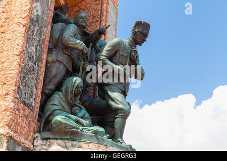 Das Republik-Denkmal am Taksim-Platz, Istanbul. Closeup Fragment mit Atatürk Statue. Füllen Sie im 8. August 1928, wurde entwickelt, Stockfoto