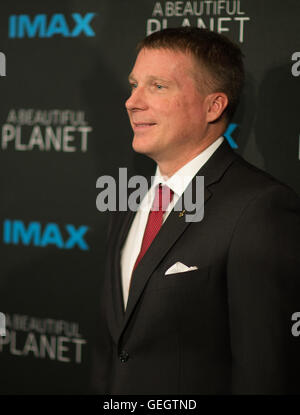 Die Uraufführung von A Beautiful Planet unter der Regie des NASA-Astronauten Terry Virts fand im Lincoln Square Theater in New York City statt. Der Dokumentarfilm präsentiert hochauflösende Bilder der Erde aus dem Weltraum und betont dabei das Umweltbewusstsein, die Planetenbeobachtung und die visuelle Wirkung der Weltraumforschung, die durch die Astronautenfotografie aufgenommen wurde. Stockfoto