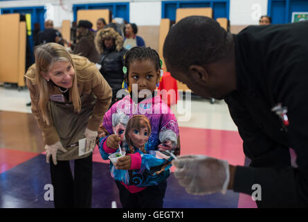 Stellvertretender Administrator Freiwillige bei MLK Tag des Dienens (NhQ201601190002 Stockfoto