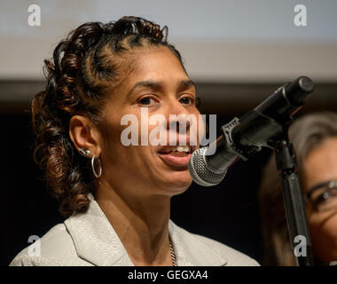 Die NASA-Veranstaltung Women in Action im Goddard Space Flight Center feiert Wissenschaftlerinnen und Ingenieure im Weltraumbereich. Auf der Veranstaltung werden die Beiträge von Frauen zur Weltraumforschung und -Forschung diskutiert. Stockfoto