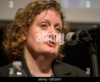 Die NASA-Veranstaltung Women in Action im Goddard Space Flight Center beleuchtet die Beiträge von Frauen zur Weltraumforschung und -Technologie. Die Veranstaltung bietet Diskussionen über die Rolle von Frauen in Wissenschaft, Technik und Raumfahrtforschung. Stockfoto